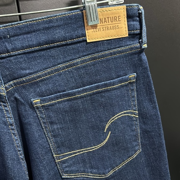 Levi Strauss Signature Mid rise,straight leg, blue jeans,5 pocket, Belt loop - Picture 7 of 9